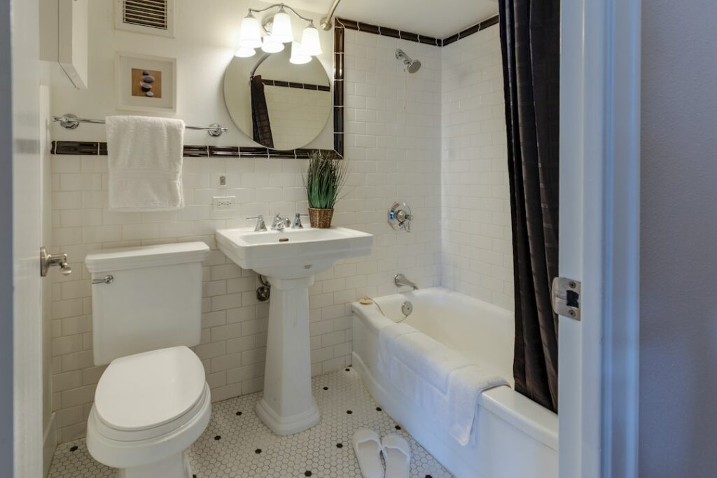 Small bathroom organization and storage ideas